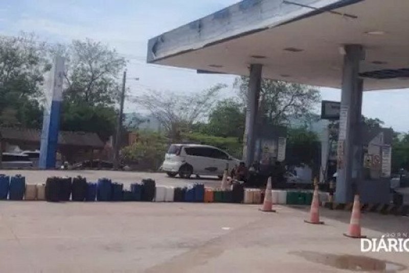 Falta de gasolina na Bolívia leva motoristas a abastecer em Corumbá