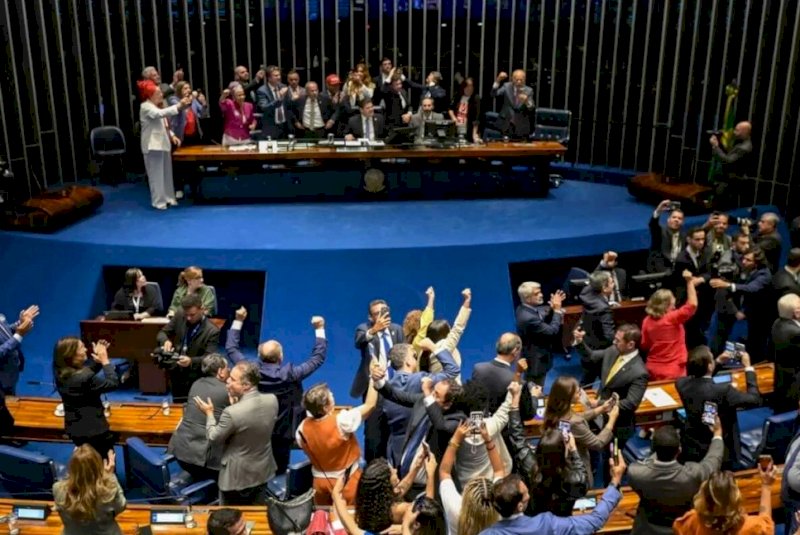 Em vitória do governo Lula, Senado aprova PEC do fim da escala 6x1