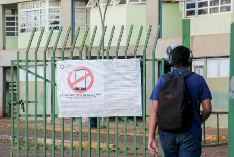 No Dia do Professor, voc&ecirc; incentivaria seu filho a seguir essa carreira?