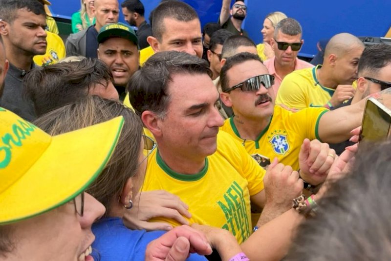 Flávio Bolsonaro registra grupo de militância digital no TSE