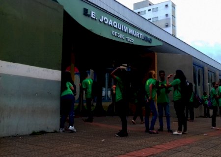 Voltar ou não as aulas presenciais das escolas públicas