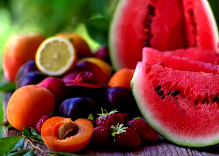 Conheça 10 frutas que melhoram a pele e inclua já no cardápio - Fortíssima