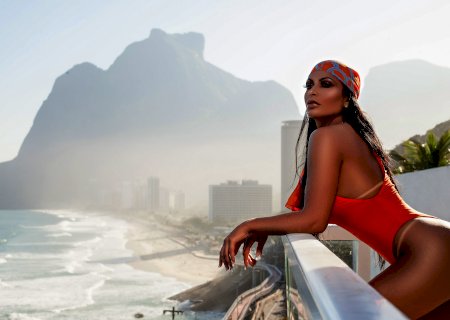 Última capa da Playboy Portugal, Ellen Santana causa em festa