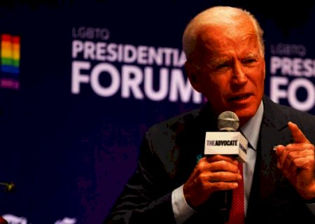Biden autoriza uso de Bandeira LGBT em órgãos do governo