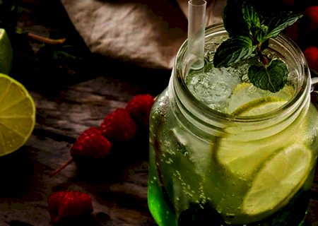 Hidrate-se: 5 receitas de água aromatizada para refrescar você nos dias quentes