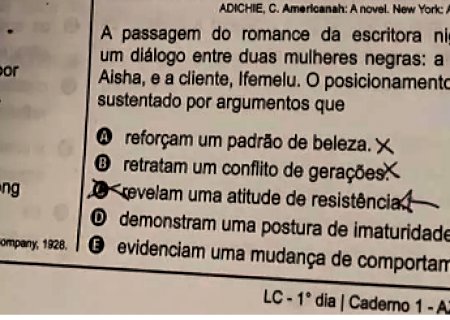 Enem corrige gabarito que condenava mulher negra por se recusar a alisar cabelo