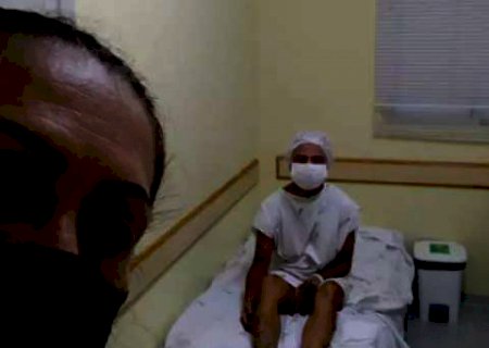Ap&oacute;s terminar viagem de t&aacute;xi, Santiago come&ccedil;a cirurgia para receber rim