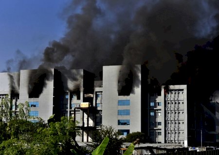 Incêndio atinge prédio que fabrica vacinas contra Covid-19