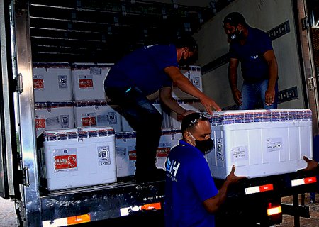 Em MS, todos os 79 municípios já receberam as primeiras doses de vacina
