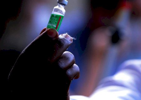 Fiocruz esclarece negociação de doses prontas da vacina de Oxford