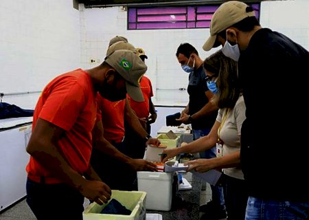 Governo de MS distribui 3º lote com 10,2 mil doses da vacina contra COVID aos 79 municípios