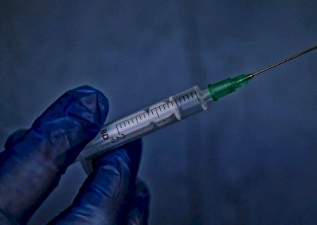 Anvisa retira obrigação de testes no Brasil para autorização de vacina