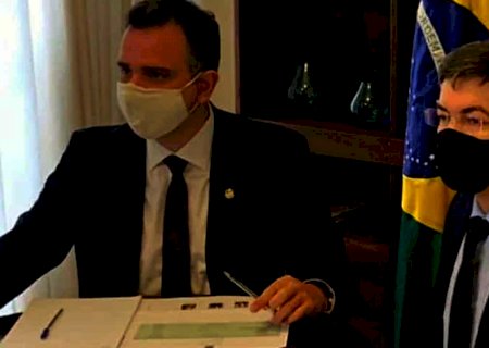 Pfizer diz que não aceita condições de Bolsonaro para vender vacina ao Brasil