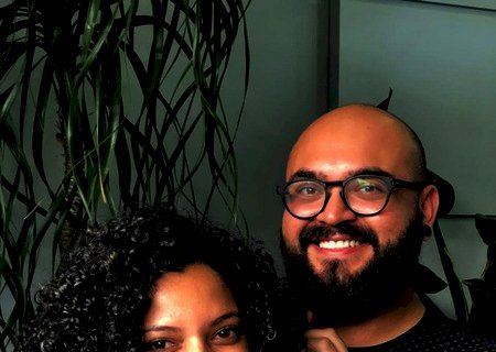 Ao natural: cachos e grisalhos ganham força na pandemia