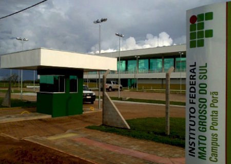 IFMS abre 17 vagas para professores substitutos