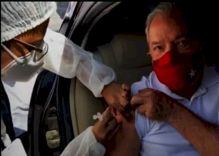Lula toma primeira dose de vacina contra a Covid-19 em São Paulo
