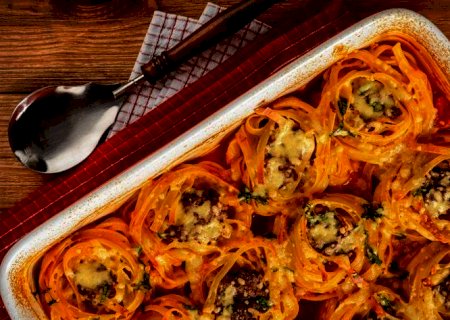 Macarrão recheado de forno é opção prática para o almoço