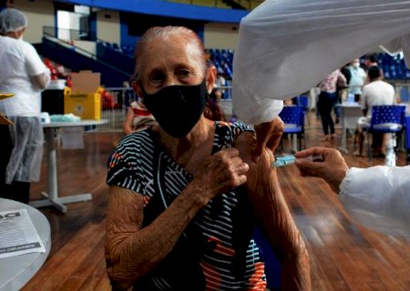 Mortalidade entre idosos imunizados cai pela metade em Mato Grosso do Sul