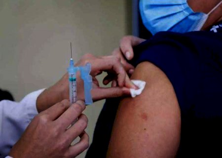 Anvisa aprova registro definitivo de vacina de Oxford produzida na Fiocruz
