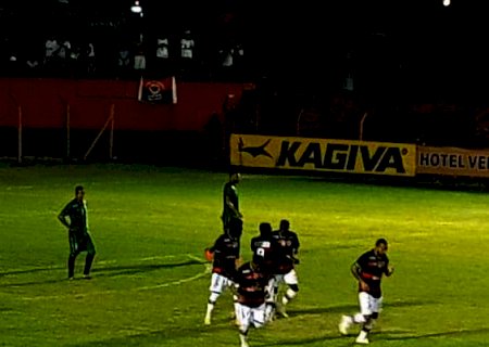 Na estr&eacute;ia do campeonato, &Aacute;guia Negra e Novo empatam e ficam no 1a1