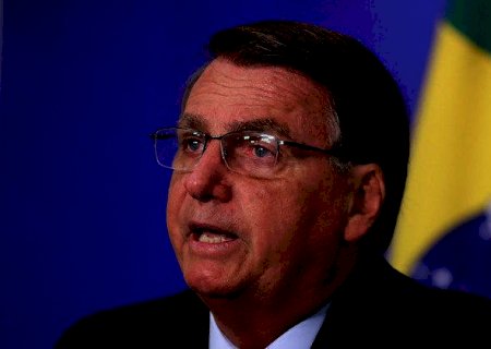 Bolsonaro sanciona projetos que ampliam vacinação contra covid-19