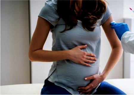 Pfizer anuncia que vacinas para grávidas serão testadas 'em breve'