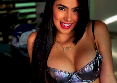Juliana Caetano posa de biquíni fio dental e provoca fãs: “Assim pode ser?”