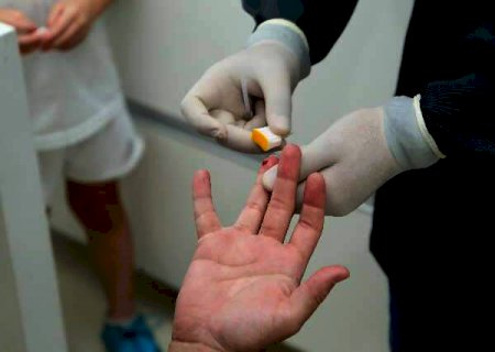 Anvisa autoriza uso emergencial de coquetel contra a covid-19