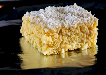 Receita de bolo gelado de coco para lanche da tarde