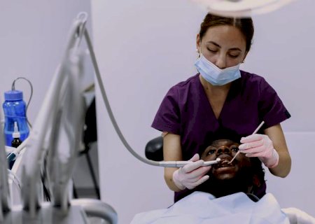 Extração é sempre necessária? Dentista esclarece 6 dúvidas sobre o dente do siso