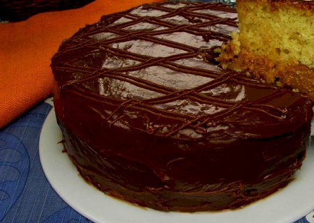 Sobremesa sem defeitos: bolo bomba de chocolate