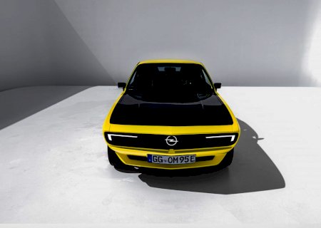 Opel mostra primo elétrico do Chevette com tração traseira e câmbio manual