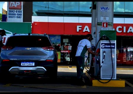 Mesmo com a disparada, abastecer com gasolina ainda é mais vantajoso em MS
