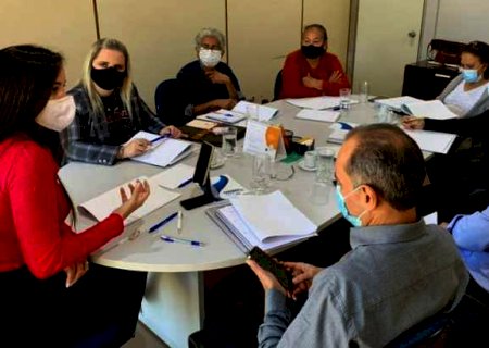 Governo de MS chama servidores administrativos para escolas do Estado