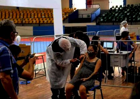 Comiss&atilde;o vai monitorar gr&aacute;vidas do p&oacute;s-vacina&ccedil;&atilde;o at&eacute; o nascimento de beb&ecirc;s