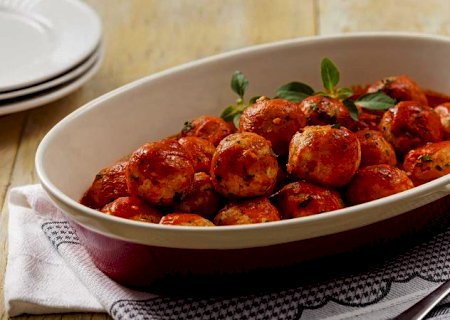 Almôndegas de frango ao molho em 15 minutos