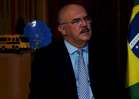 Em pronunciamento, ministro da Educação 'conclama' retorno de aulas presenciais