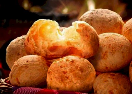 Receita fácil e rápida de pão de queijo de liquidificador