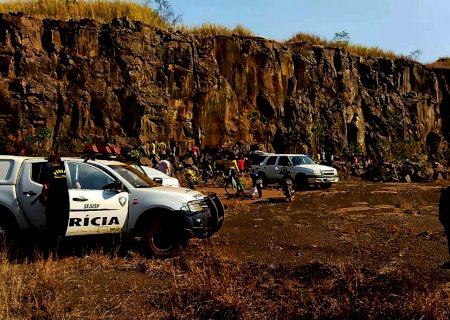 Criança foi jogada de altura de 20 metros em pedreira desativada