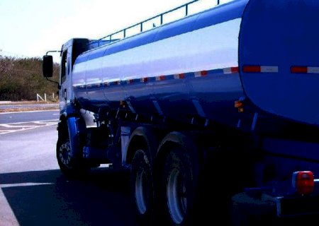 Prefeitura de MS compra caminhão pipa com kit de bombeiro por R$ 739 mil