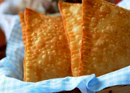 Massa de pastel com pinga: mais fácil e crocante