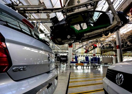Funcionários da Volkswagen em Taubaté entram em férias por falta de chips