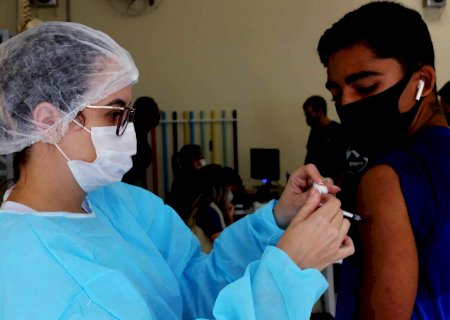 Ministério “colabora com desinformação” sobre vacinas, diz Associação Médica Brasileira