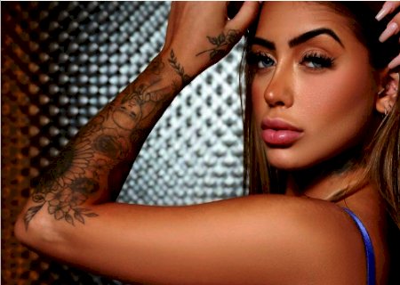 MC Mirella divulga foto provocante para convidar assinantes para plataforma adulta