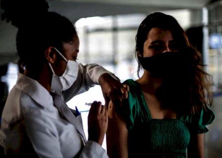 Brasil chega a 30% da população completamente vacinada contra a covid-19