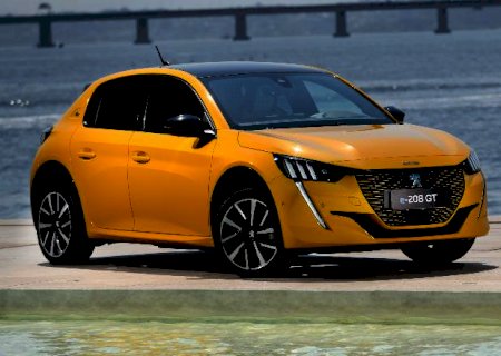 O hatch elétrico e-208 GT desembarca no Brasil para reposicionar a Peugeot no mercado nacional