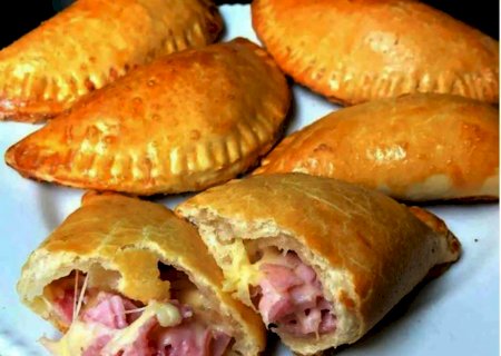 Veja essa receita de pastel com 3 ingredientes com uma massa que desmancha na boca