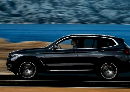 O novo utilitário esportivo híbrido plug-in BMW X3 xDrive30e desembarca no Brasil em três versões