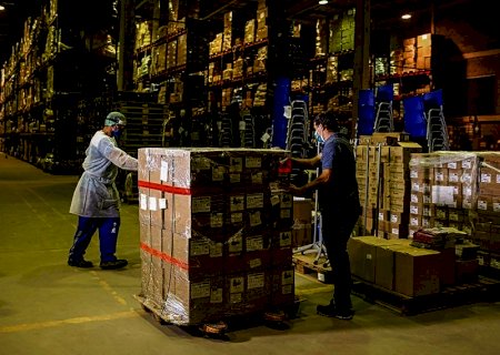 Sancionada Lei que dispensa licitação para insumos contra covid-19