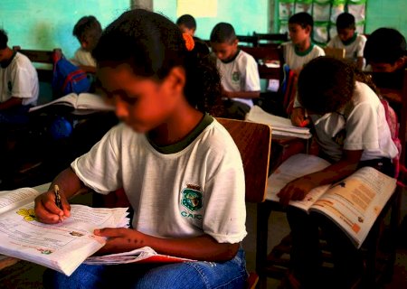 Sancionada lei que prorroga mudanças no calendário escolar até o fim de 2021